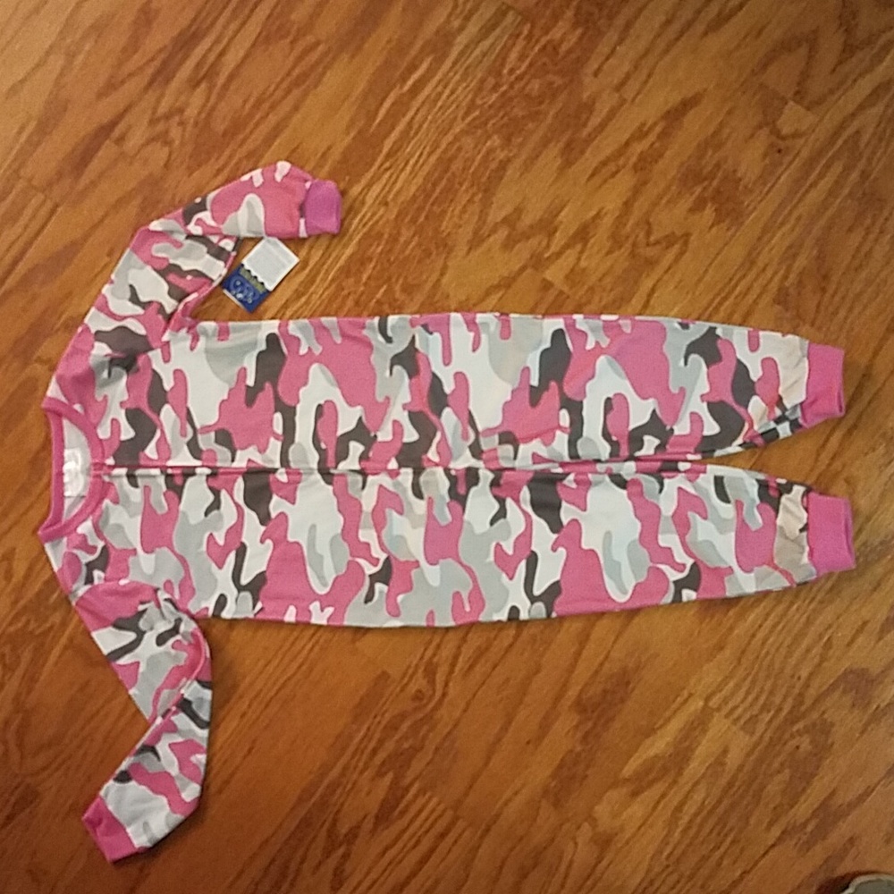 🔥🔥Pink Camo onesie pajamas NWT